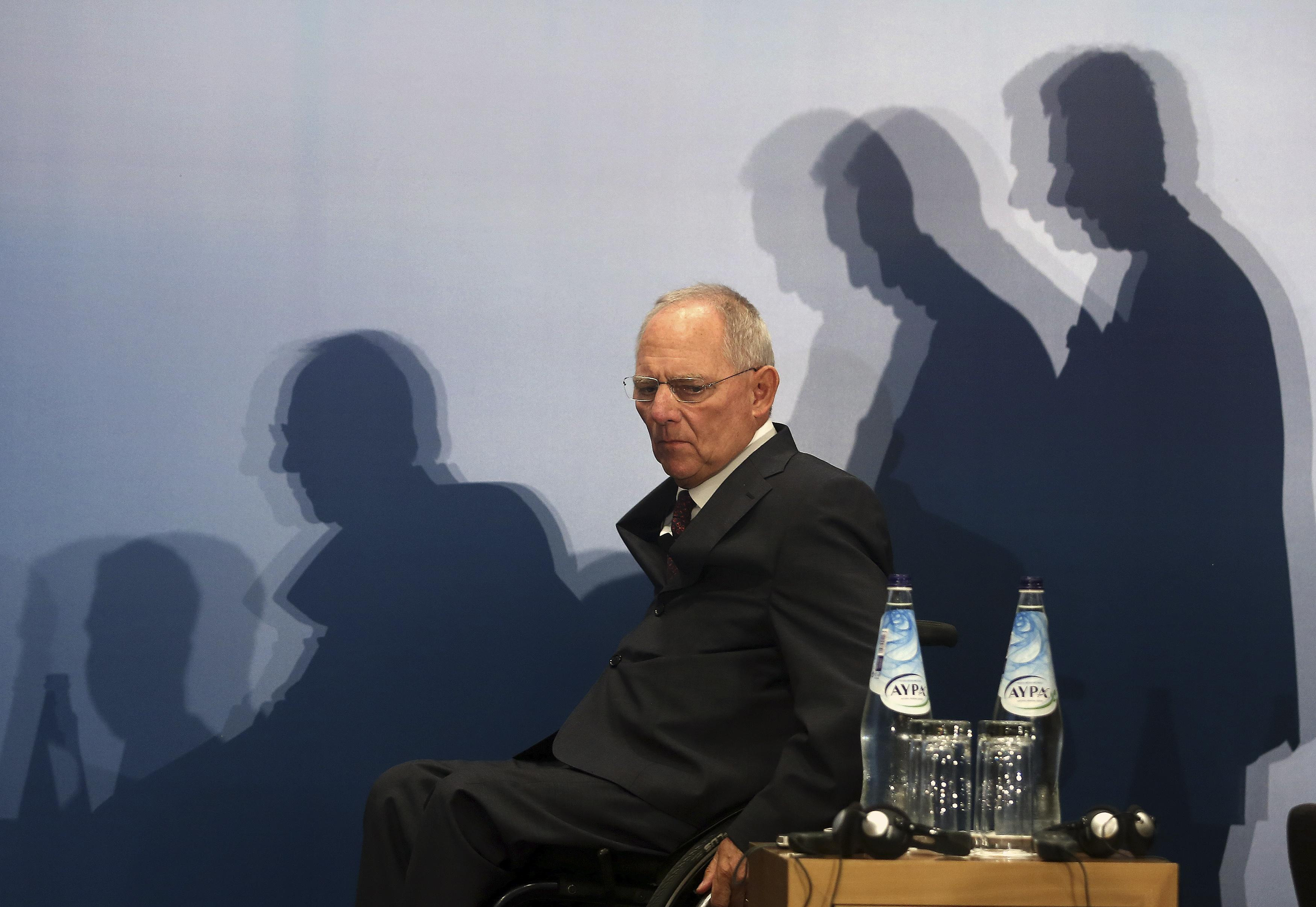 SPIARE I PROPRI AMICI NON E' PROPRIO UNA BELLA COSA. LO SCANDALO DELLO SPIONAGGIO SCOPPIATO IN GERMANIA VIRA IN DIREZIONE DEL GOVERNO MERKEL