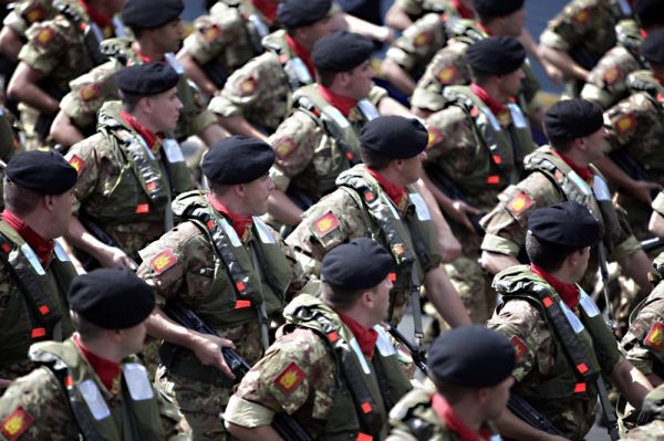 FACCIAMO UNA GUERRA. TRA UN MESE, IN LIBIA