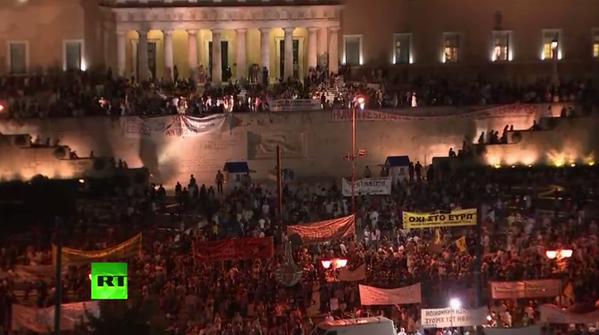 IL POPOLO GRECO CHIEDE LA SUA STESSA DISTRUZIONE