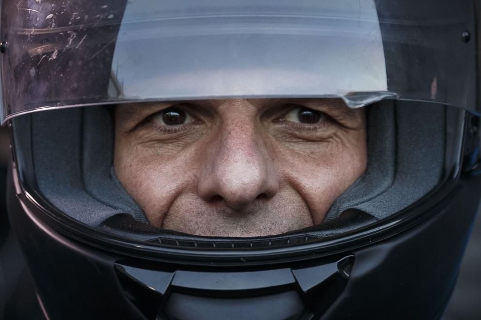 YANIS VAROUFAKIS, LA VERGOGNA, IL FALSARIO