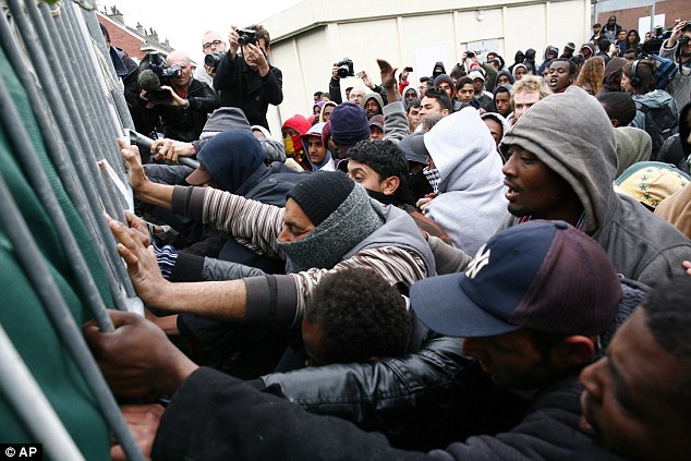 THE NEW YORK TIMES: L’AFFLUSSO DI MIGRANTI IN ITALIA E’ DIVENTATO UN PROBLEMA ANCHE DOMESTICO