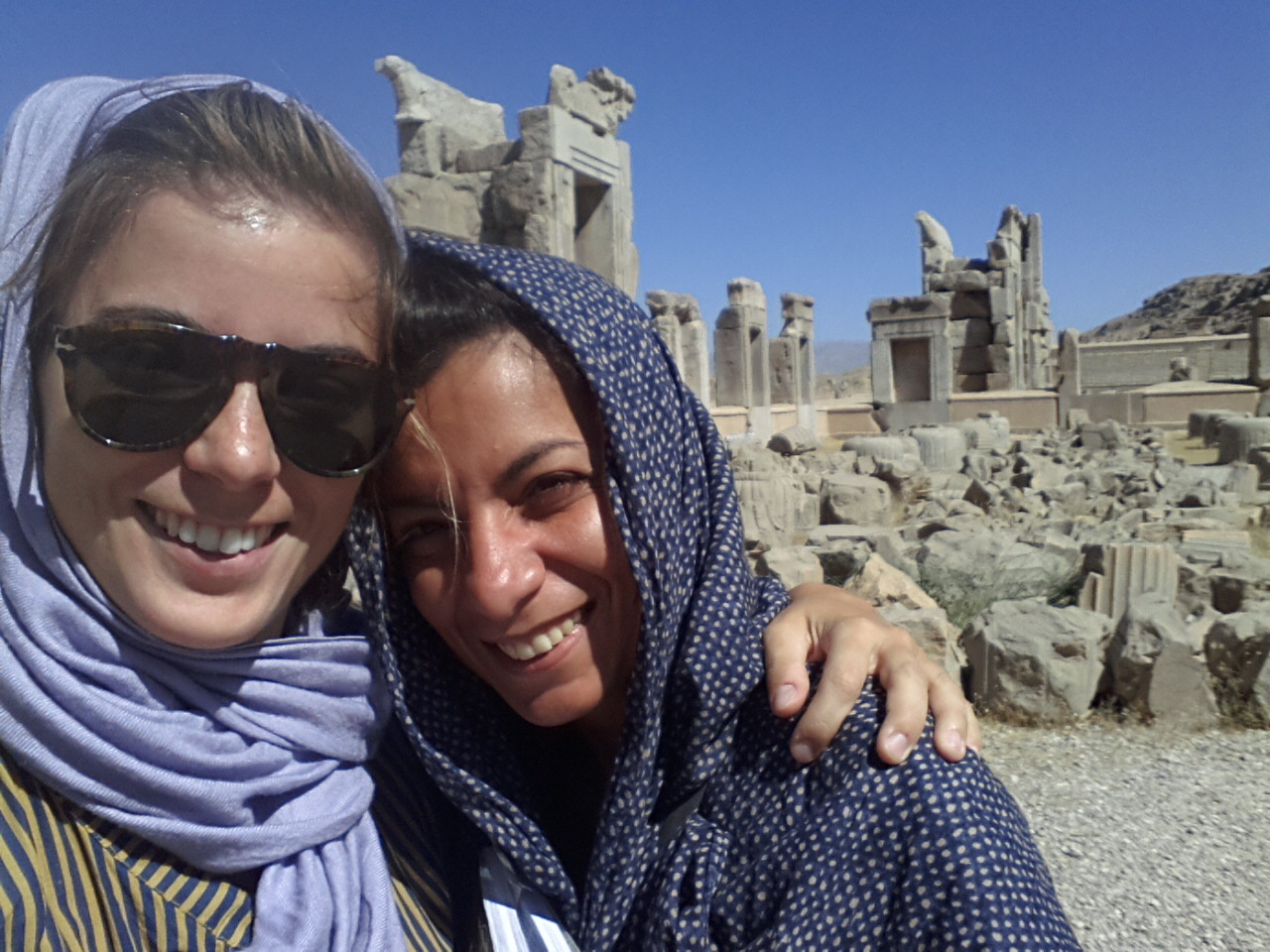 DUE DONNE SOLE IN IRAN: QUELLO CHE GLI UOMINI NON DICONO