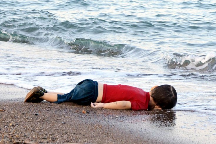 DIETRO LA PROPAGANDA DEI MEDIA: IL PADRE DEL BAMBINO ANNEGATO ERA UN TRAFFICANTE