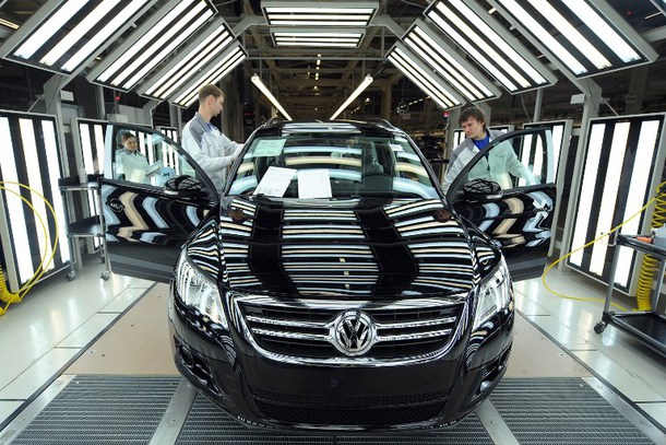E LA MERKEL METTE AL LAVORO I SIRIANI: SERVIRANNO A PRODURRE AUTO