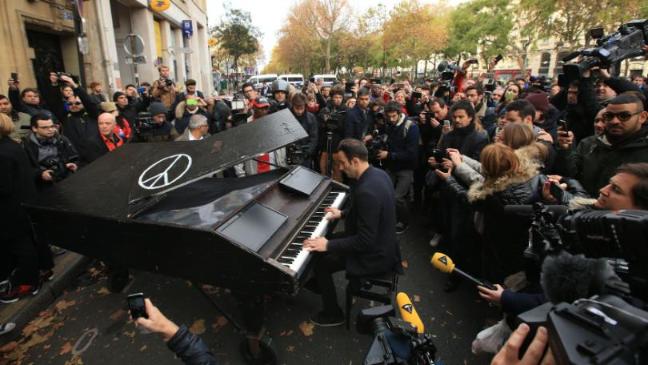 IL PIANISTA CHE SUONA IMAGINE: IL NICHILISMO DI CHI HA SMESSO DI CHIEDERE AIUTO