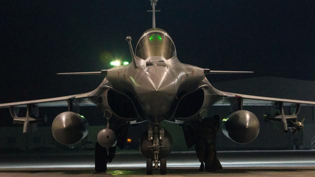 LA FRANCIA METTE DA PARTE LE REGOLE DI BILANCIO EUROPEE E SI RIARMA