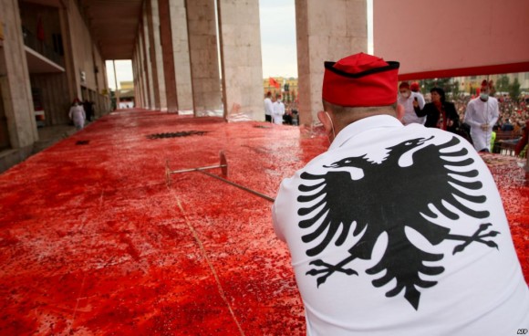 ALBANIA: LA NUOVA UCRAINA ALLE PORTE DELL'ITALIA ?