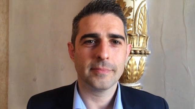 IL DOPPIOGIOCHISMO DEL SINDACO PIZZAROTTI, PIDDINO GENETICAMENTE MODIFICATO…IN SALSA FRIEDMAN