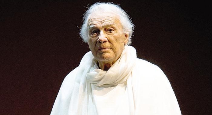 SU GIORGIO ALBERTAZZI I VERMI PRIMA DI ESSERE SEPOLTO