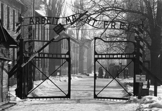 IL REATO DI NEGAZIONISMO E MEIN KAMPF: ESISTE ANCORA IN ITALIA LA LIBERTA’ D’OPINIONE ?