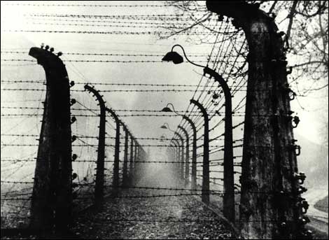 PERCHE’ LA SHOAH E’ IL MALE ASSOLUTO