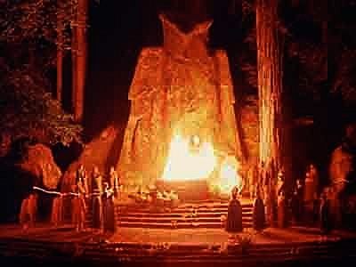 GROVE: GLI ILLUMINATI SI INCONTRANO QUESTA SETTIMANA PER DEI RITUALI SATANICI