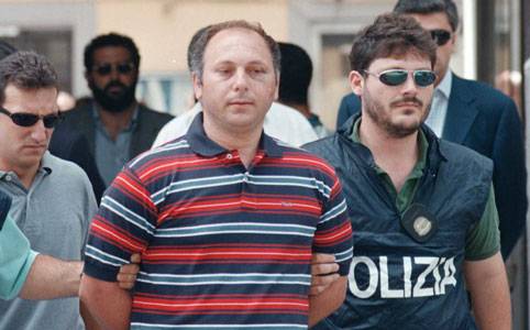 DUE PAROLE A FAVORE DI BERLUSCONI