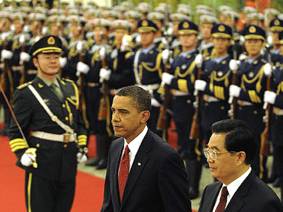 USA - CINA: PROVOCARE IL CREDITORE, ABBRACCIARE IL SANT'UOMO