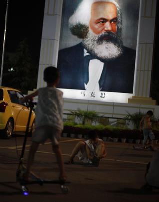 SORPRESA: E' TORNATO CARLO MARX