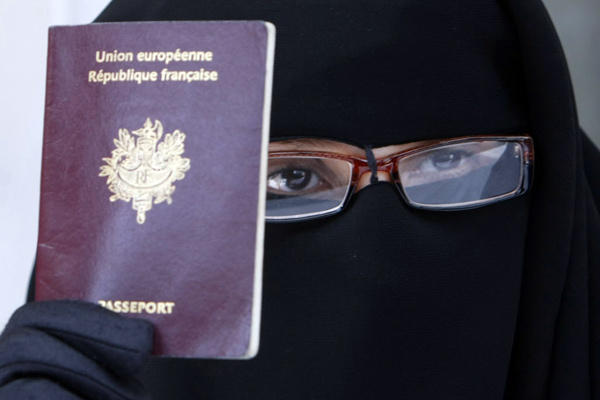 LASCI STARE IL MIO BURQA, MONSIEUR