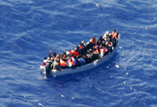 E SE NON IMPARANO LE NOSTRE REGOLE, SE NE TORNINO A CASA LORO !
