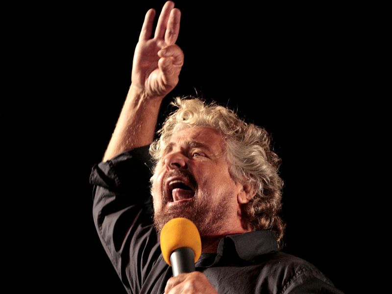 6 DOMANDE A BEPPE GRILLO