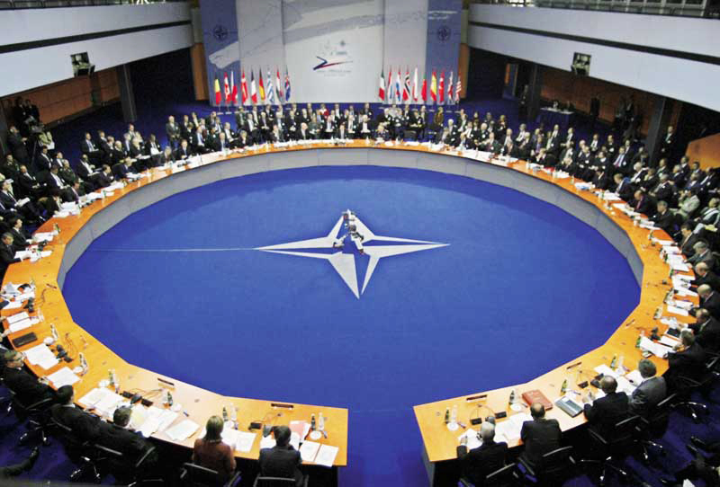 SUMMIT DI LISBONA: LA NATO SI PROCLAMA FORZA MILITARE GLOBALE