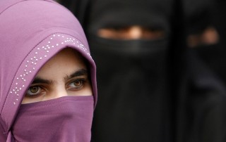 HIJAB: LA POLITICA E LA STORIA DIETRO IL VELO
