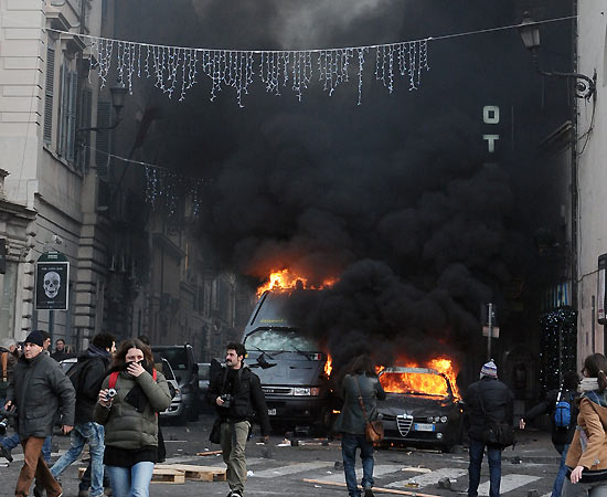 ROMA 14 DICEMBRE 2010: INSURREZIONE ?
