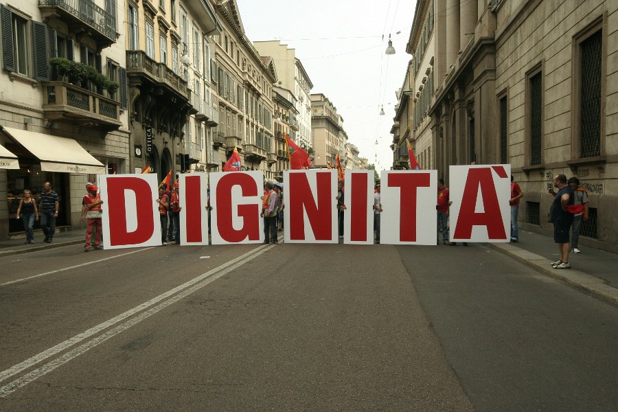 LA DIGNITA' NON SI MODERA