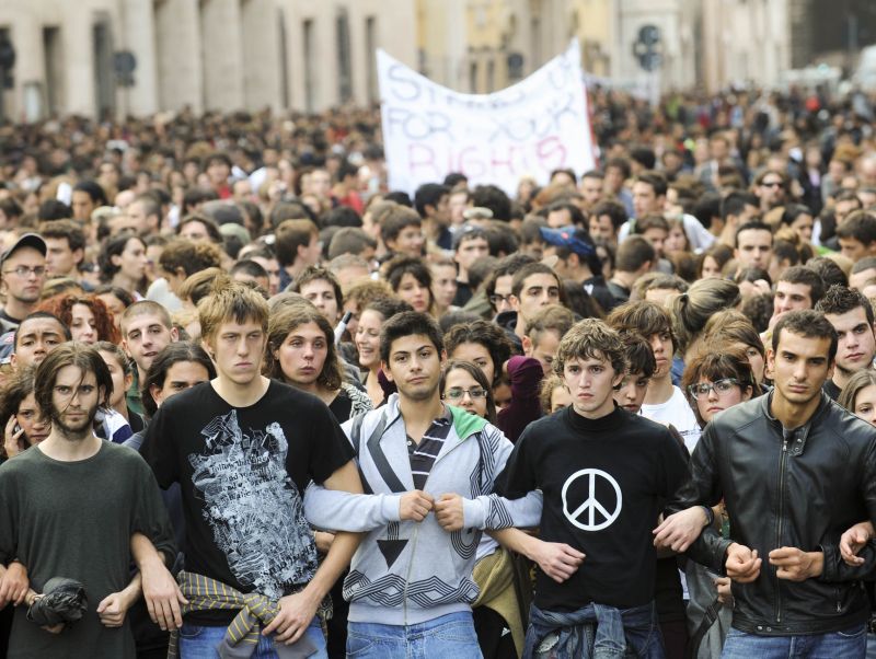 A SCUOLA DI RIVOLTA !