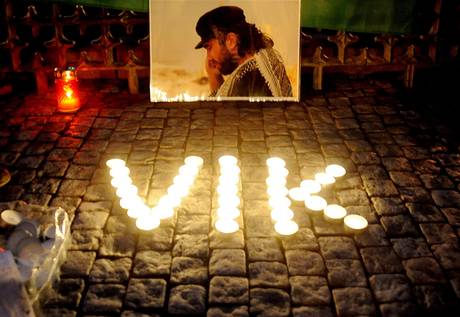 LE LACRIME DEGLI SCIACALLI (IN MORTE DI VITTORIO ARRIGONI)