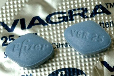 SE IL VIAGRA DOVESSE INDURVI ALLO STUPRO, RIVOLGETEVI AL VOSTRO MEDICO CURANTE