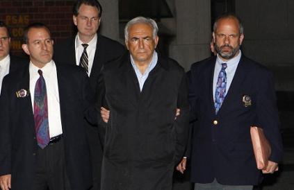 I BANCHIERI ESULTANO MENTRE IL CAPO DEL FMI ACCUSATO DI STUPRO