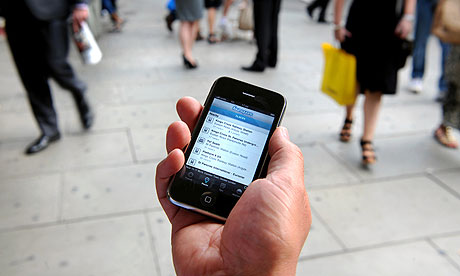 VIOLAZIONE DELLA PRIVACY ATTRAVERSO LA TECNOLOGIA: L’ I-PHONE REGISTRA LA VOSTRA PRESENZA