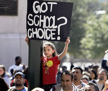 L'EDUCAZIONE PUBBLICA SOTTO ATTACCO DELLE GRANDI AZIENDE