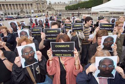 NON LASCIAMO CHE TROY DAVIS MUOIA INVANO
