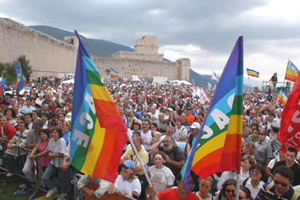 LETTERA AGLI ORGANIZZATORI DELLA MARCIA PERUGIA-ASSISI E AI PACIFISTI ITALIANI