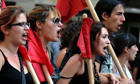 IL POPOLO GRECO PRENDE IN MANO LE REDINI DELLA SITUAZIONE