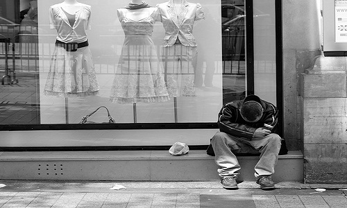 SAREMO CAPACI DI ESSERE POVERI ?