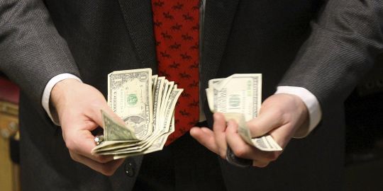 PERCH GLI STATI DEVONO PAGARE 600 VOLTE DI PI DELLE BANCHE?