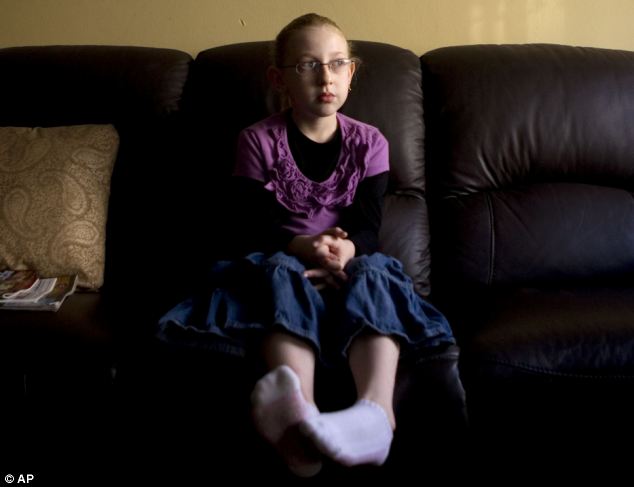UNA BAMBINA DI OTTO ANNI CHIAMATA PUTTANA DAI RADICALI RELIGIOSI DI ISRAELE
