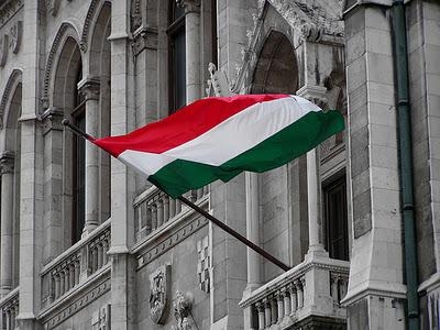 L’UNGHERIA SI PIEGA, PRONTA A CAMBIARE LE SUE LEGGI