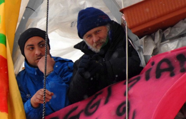 NOI RESTIAMO QUASSU' E NON MOLLIAMO