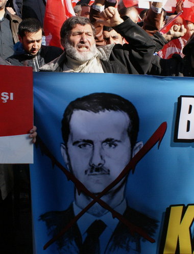 LA SIRIA ATTRAVERSO UNO SPECCHIO, OSCURO