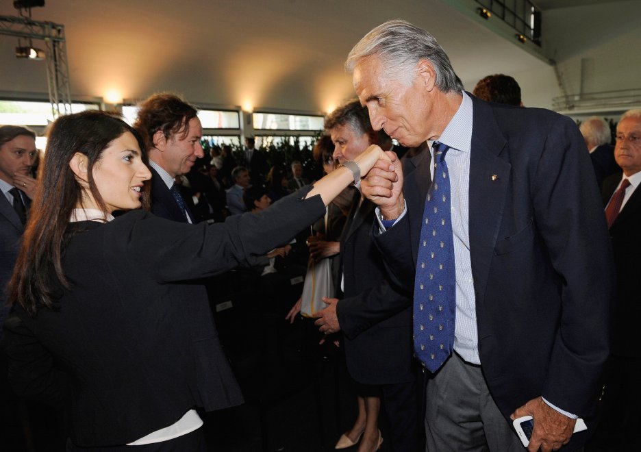 Avete visto la tracotanza del Padrino contro la Raggi?
