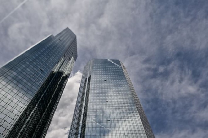 La Deutsche Bank affonda ? E' questa la vera ragione per cui si è chiesto ai tedeschi di prepararsi ad una crisi nazionale ?