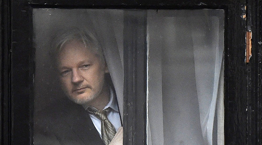 I segreti delle elezioni Usa: Julian Assange parla con John Pilger
