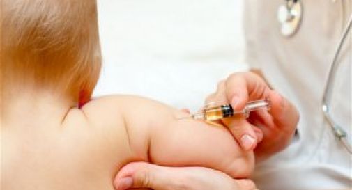 Obbedienza obbligatoria: gli ospedali minacciano di licenziare gli operatori sanitari che rifiutano il vaccino antinfluenzale