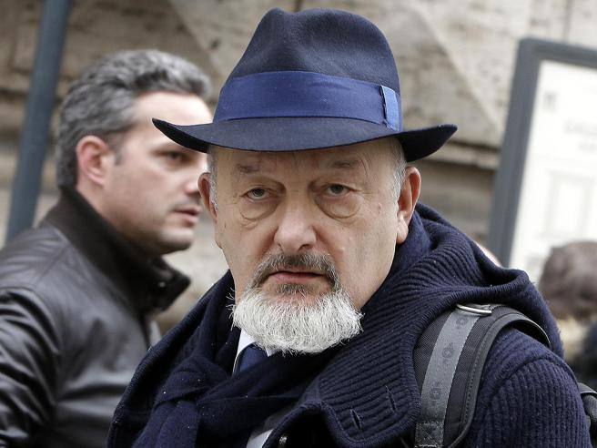 Sfratto a Renzi, per via giudiziaria. Il potere vuole i 5 Stelle?