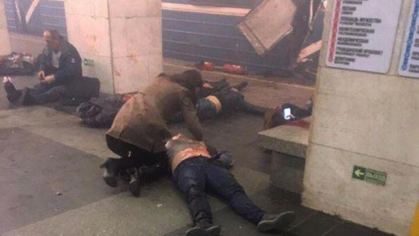 Miracolo a San Pietroburgo! Se le bombe sono per Putin, il complottismo va in onda tra gli applausi