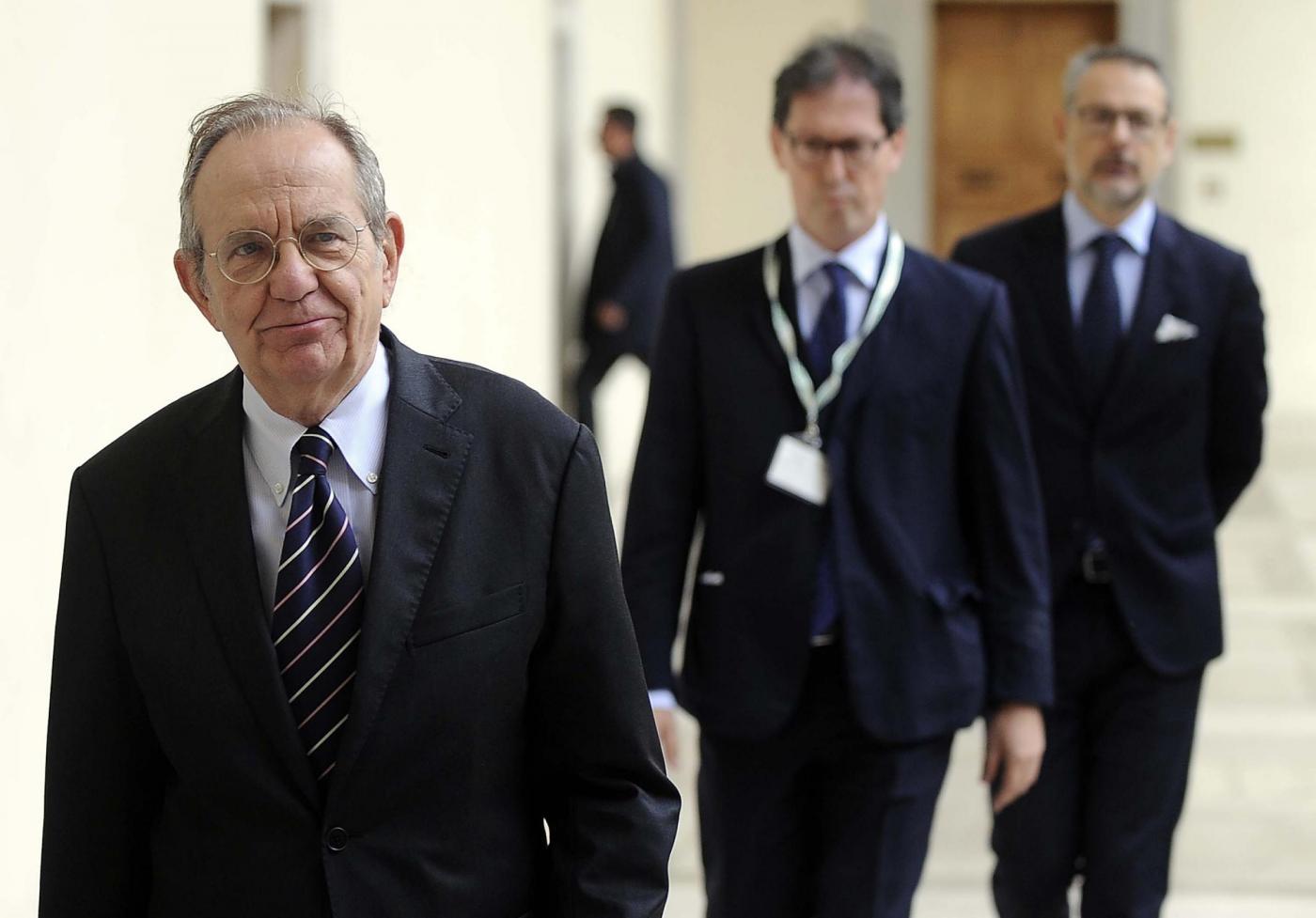 COME HA FATTO PADOAN A FOTTERE TUTTA LA UE, SALVANDO LE VENETE COI TUOI SOLDI?