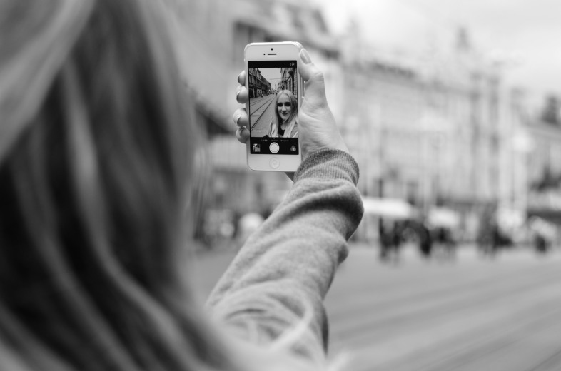 Selfie generation, chi sono gli egomostri che esibiscono se stessi