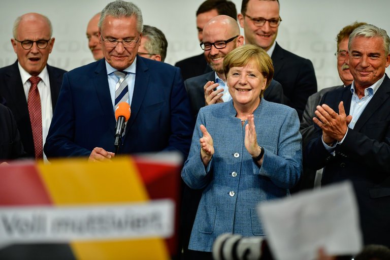 Anche i tedeschi nel loro piccolo si arrabbiano. Vero Schulz? Vero Merkel (che in realtà crolla)?